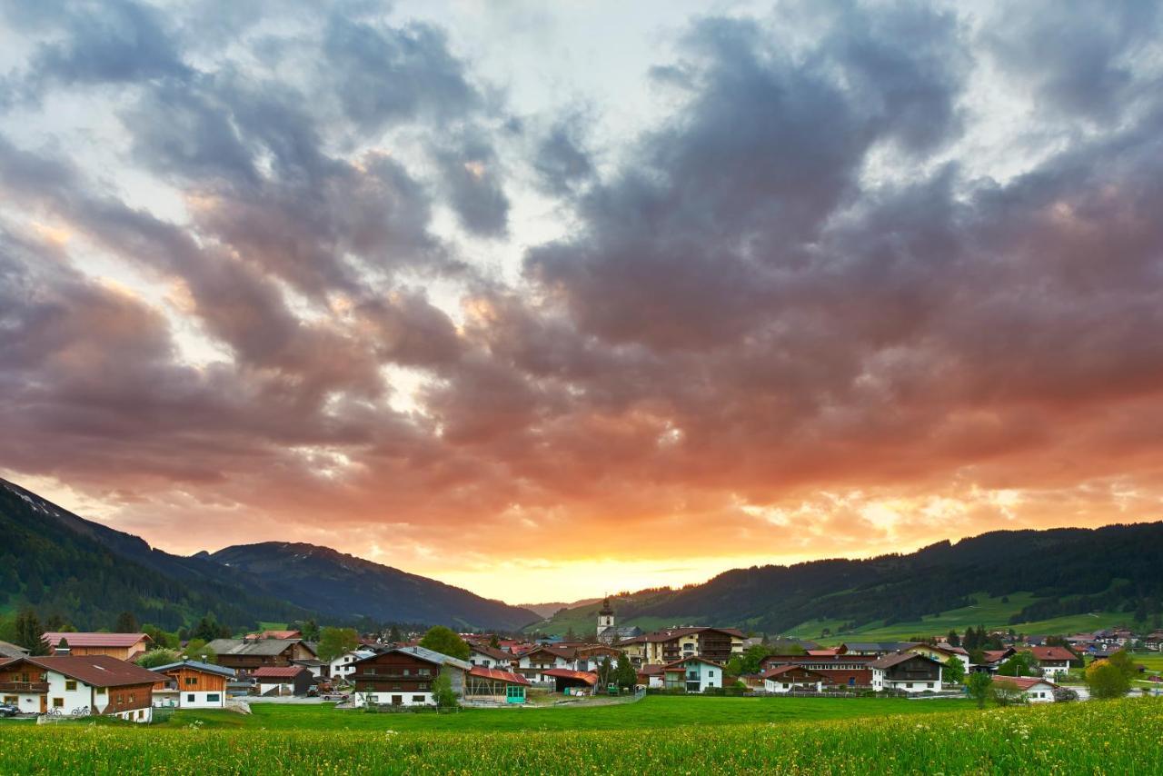 Hotel Hohenfels Таннхайм Экстерьер фото